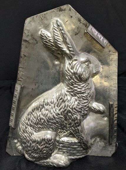 LARGE ANTIQUE CHOCOLATE MOLD EASTER BUNNY RABBIT