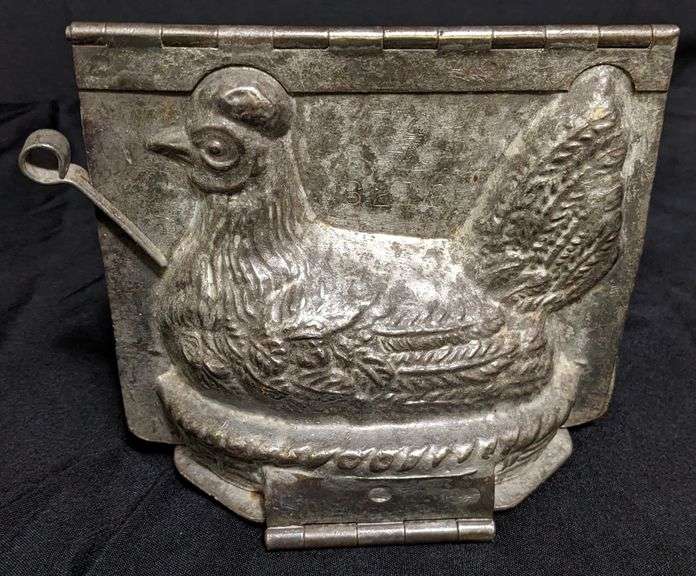 ANTIQUE CHOCOLATE MOLD HEN CHICKEN ON NEST