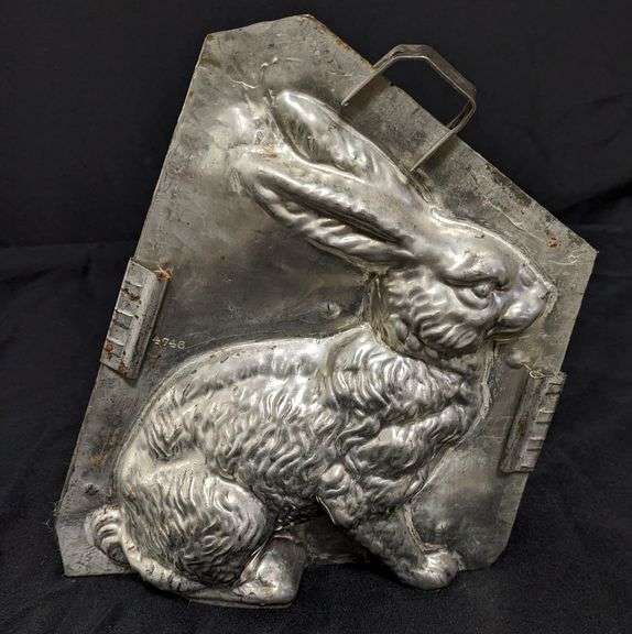 LARGE ANTIQUE CHOCOLATE MOLD EASTER BUNNY RABBIT