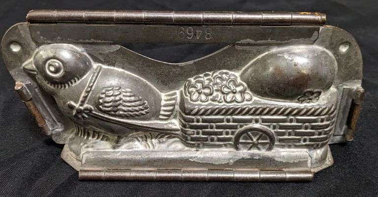 ANTIQUE CHOCOLATE MOLD EASTER CHICK PULLING EGG WAGON H WALTER BERLIN