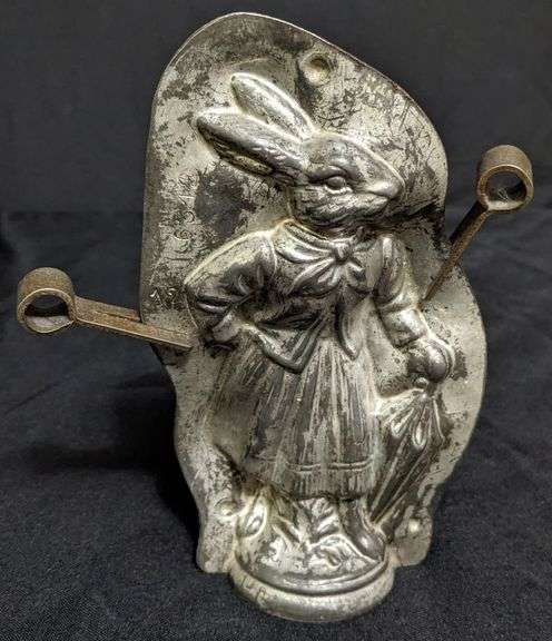 ANTIQUE CHOCOLATE MOLD EASTER BUNNY RABBIT FEMALE WITH CLOTHING & PARASOL ANTON REICHE DRESDEN