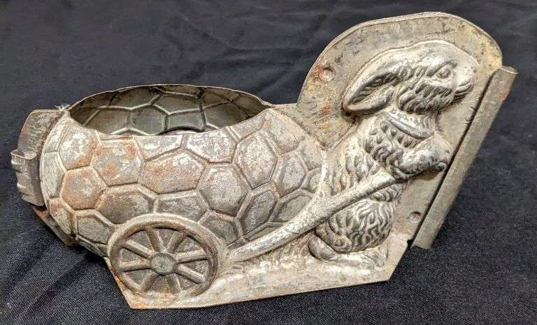 ANTIQUE CHOCOLATE MOLD EASTER BUNNY RABBIT PULLING EGG WAGON ANTON REICHE DRESDEN