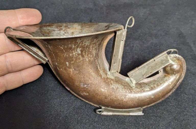 ANTIQUE CHOCOLATE MOLD CORNICOPIA HORN
