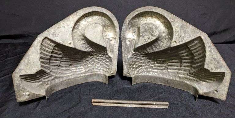 ANTIQUE CHOCOLATE MOLD SWAN BIRD