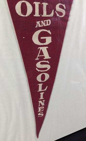 RICHARDSON'S ANTI-TRUST OILS & GASOLINES QUINCY ILLINOIS FELT PENNANT SIGN