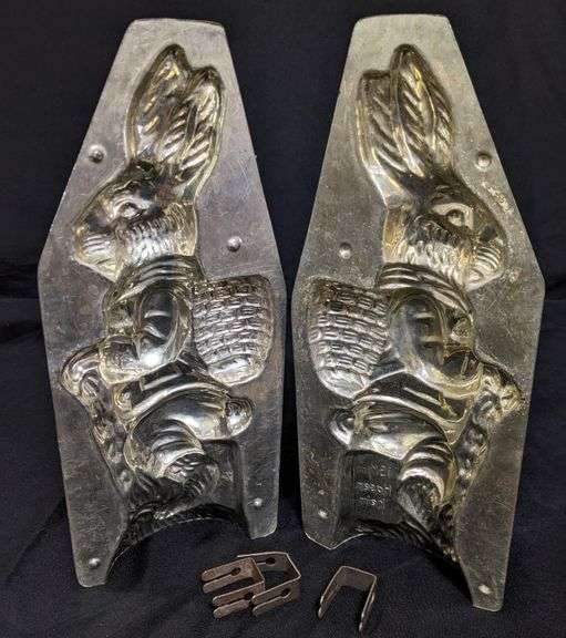 LARGE ANTIQUE CHOCLOATE MOLD EASTER BUNNY RABBIT