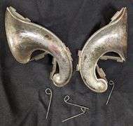 ANTIQUE CHOCOLATE MOLD CORNICOPIA HORN