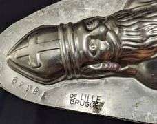 ANTIQUE CHOCOLATE MOLD BISHOP DE LILLE BRUGGE