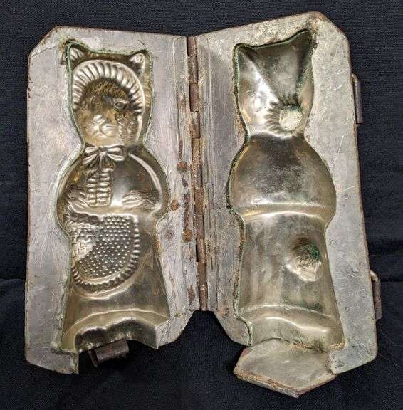 ANTIQUE EASTER FEMALE EASTER BUNNY RABBIT WEARING BONNET CHOCOLATE MOLD