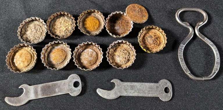 RUFF RIEDEL BREWING QUINCY ILLINOIS BEER BOTTLE OPENERS & CORK LINED CROWN CAPS