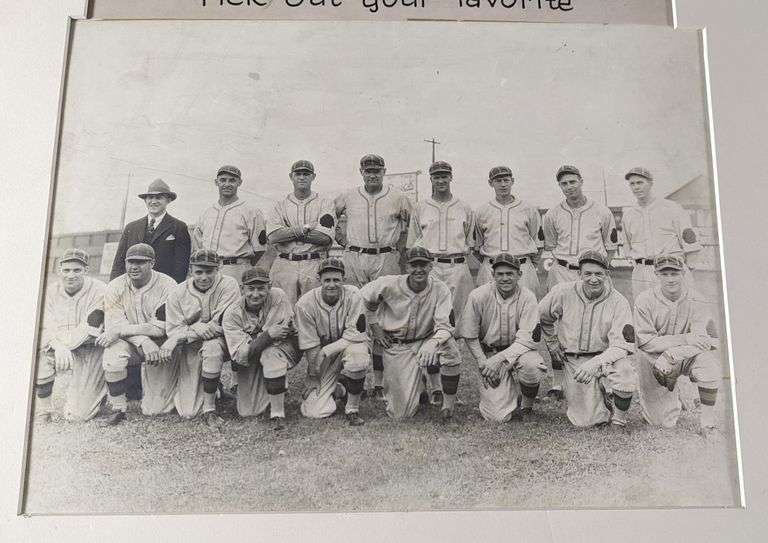 LARGE PHOTOGRAPH THE QUINCY INDIANS BASEBALL TEAM