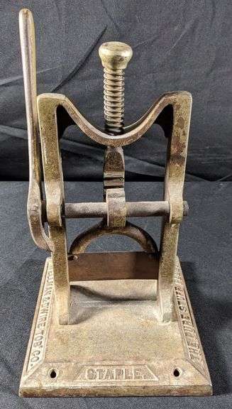 WELLMAN & DWIRE TOBACCO CO CAST IRON PLUG TOBACCO CUTTER