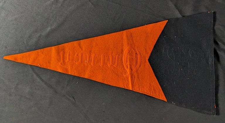 ANTIQUE FELT PENNANT GCBC QUINCY ILLINOIS GEM CITY BUSINESS COLLEGE