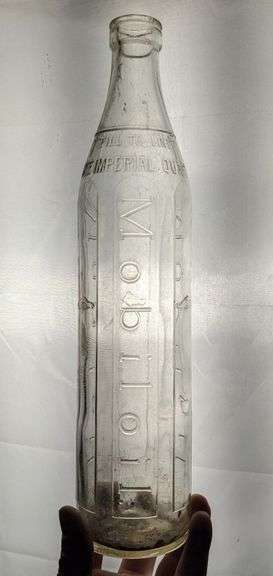 VACUUM OIL COMPANY EMBOSSED GARGOYLE MOBILOIL IMPERIAL QUART OIL BOTTLE