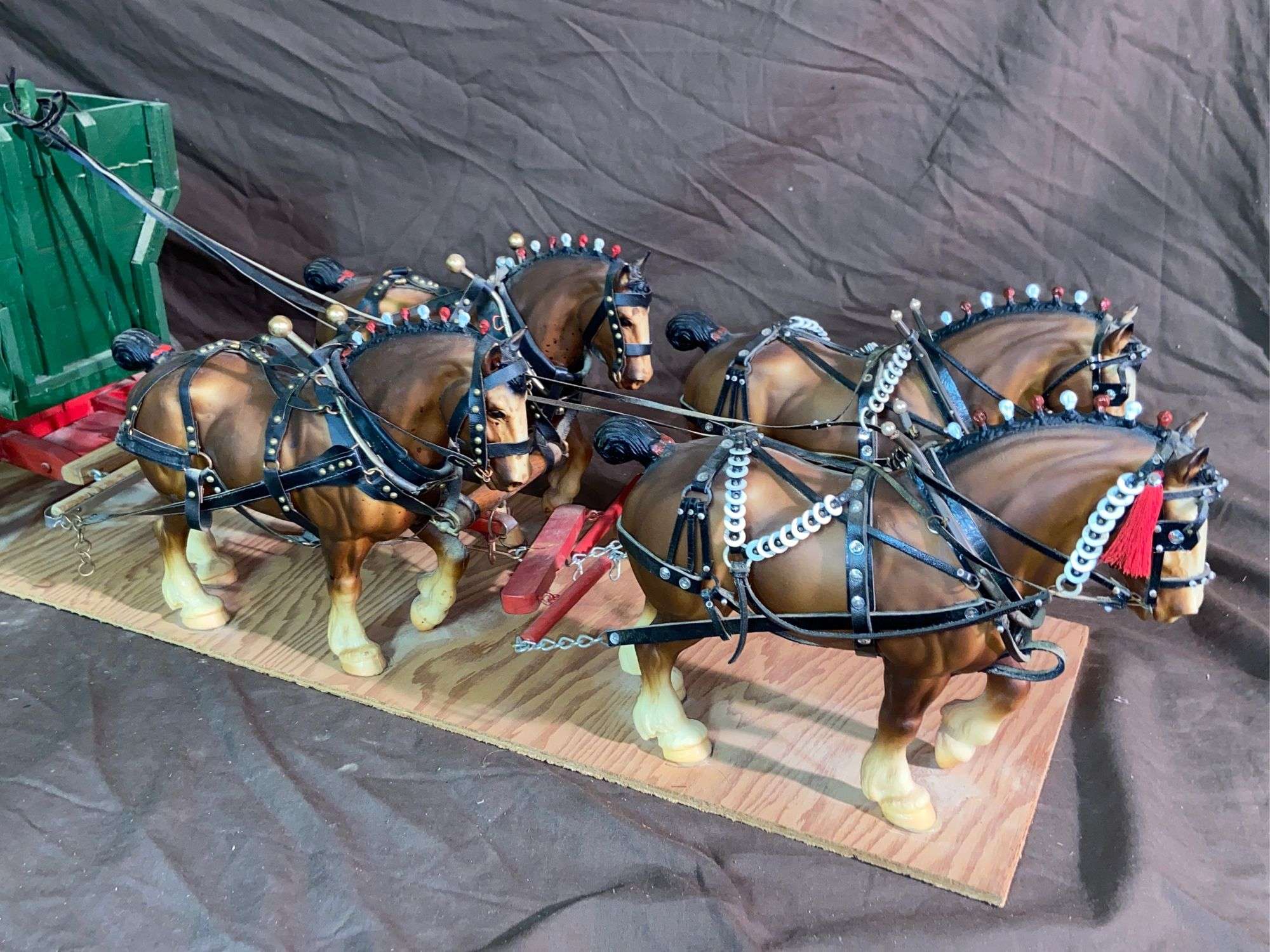 その他 Breyer Delivery Wagon 2405 Horse Team Delivery Wagon with Clydesdale team | Breyer Value Guide