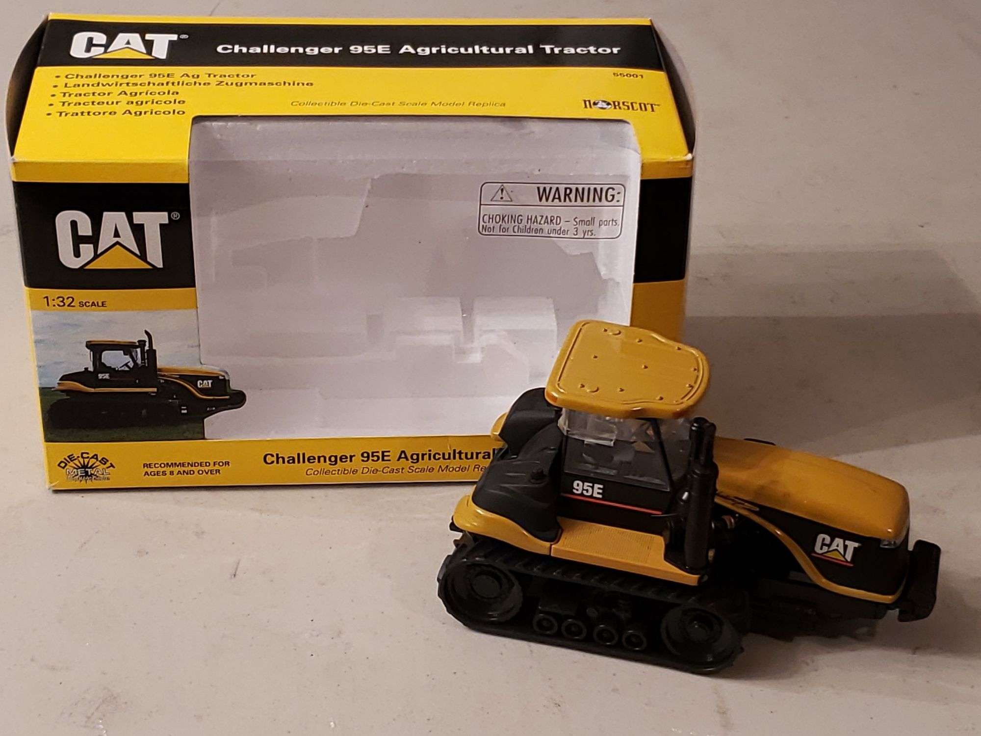 1:32 Cat Challenger 95E Agricultural Tractor - McLaughlin  display picture 1