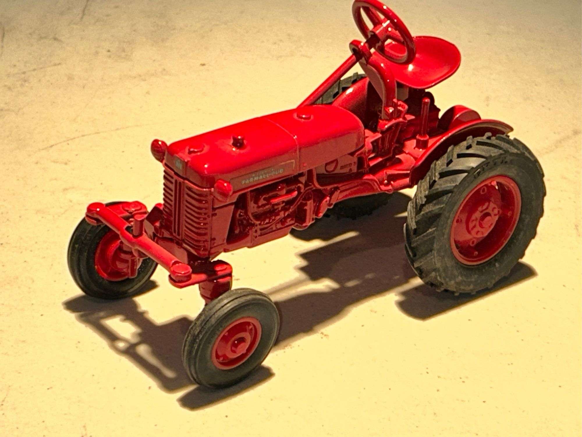 ミニカー　アメリカントラクター　McCORMICK FARMALL McCormick Farmall Super C 1/16 plastic tractor by Florida