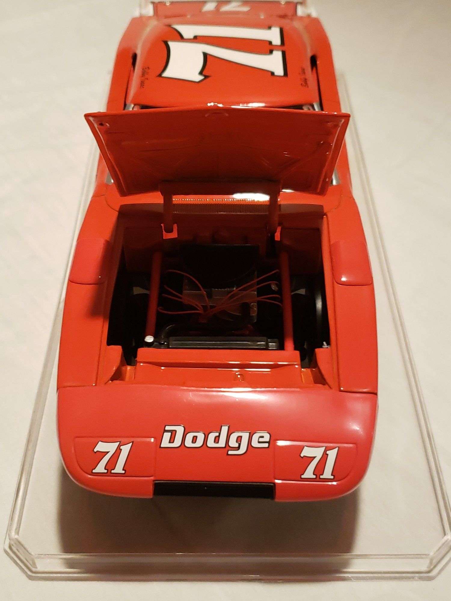 1:18 Ertl 1969 Dodge Daytona Nascar - #71 Bobby Isaac Winged