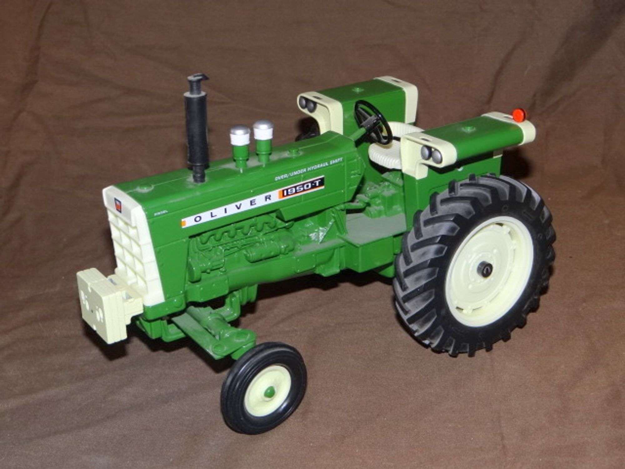 1/16 OLIVER 1950-T TRACTOR - McLaughlin Auctioneers, LLC- mc-bid.com