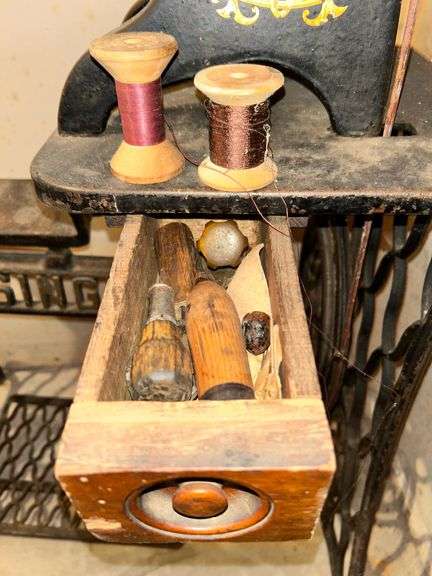 Antique Singer Mannufacturing Co. Leather Sewing Machine