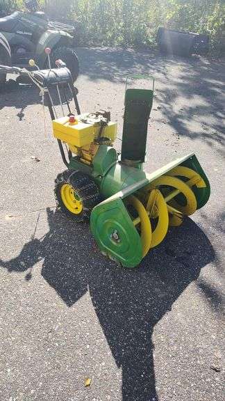 John Deere 1032 Snow Blower, 10 HP, 32" Clearing Width