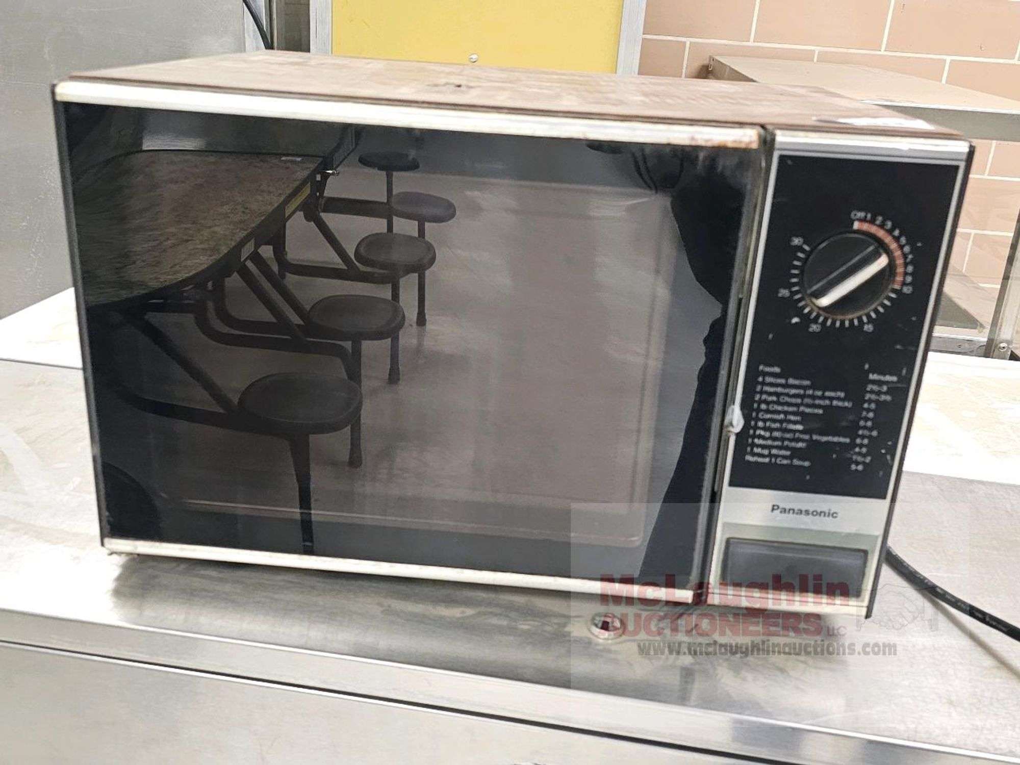 Panasonic NE-6910 Microwave Oven, Dial Timer, 700 Watts