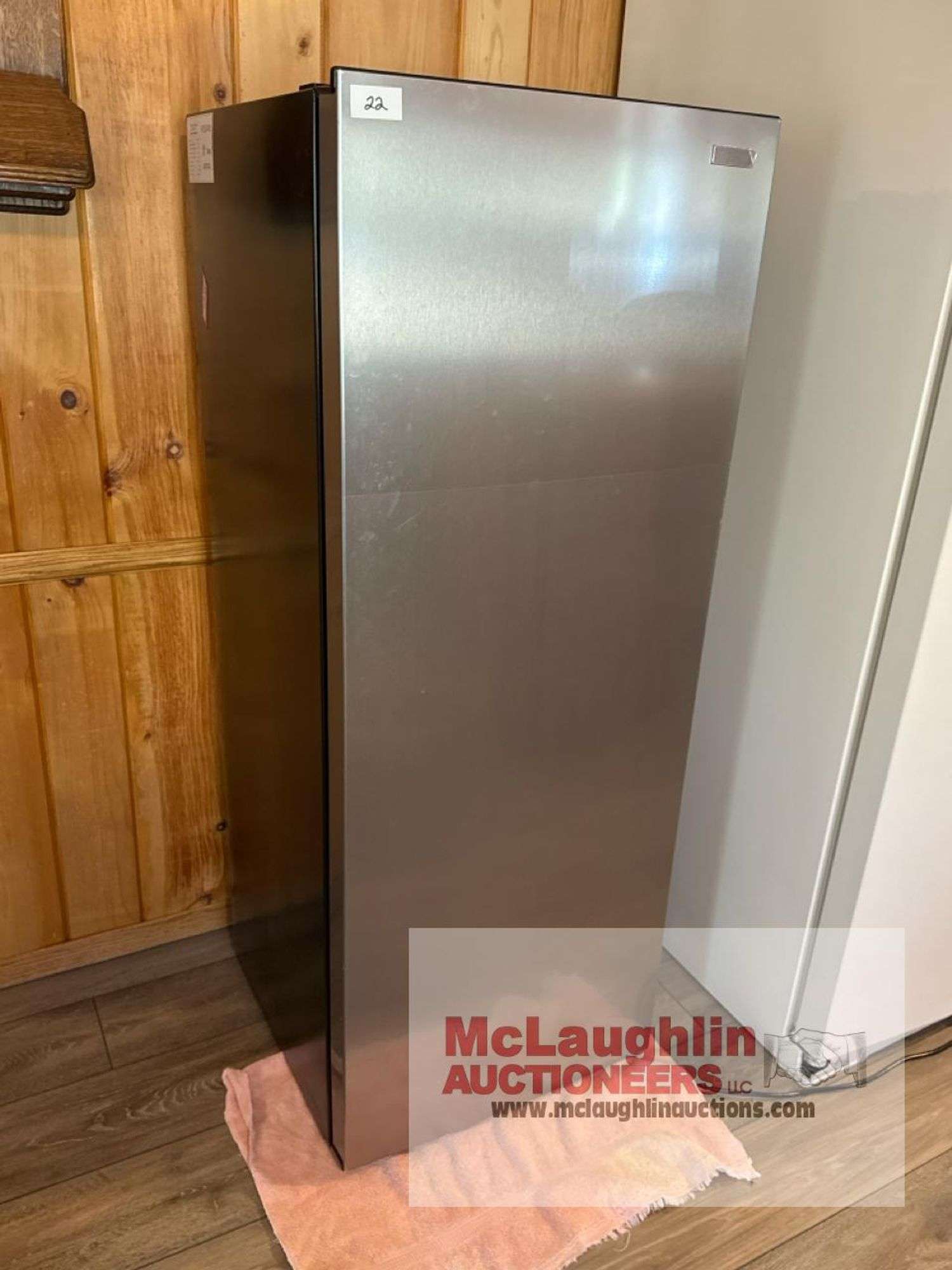 Vissani MDUFC7SS Upright Freezer, 6.9 cu ft, Stainless Steel