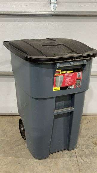 Rubbermaid BRUTE Rollout Trash Can, 50 Gallons, Gray and Black