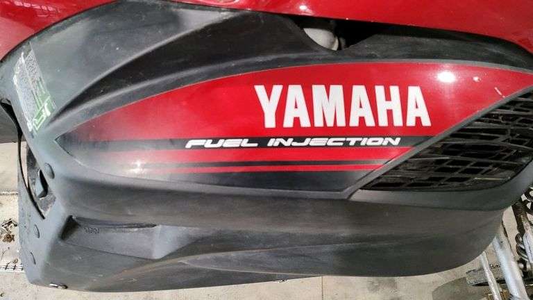 2012 Yamaha RSV Vector Snowmobile, Red, 2587 miles, Fuel Injection, 
VIN: JYE8HW003CA006177