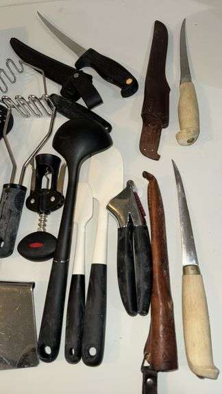 Versatile Kitchen Utensils and Knives Set, Approximately 18 Pieces