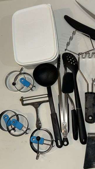 Versatile Kitchen Utensils and Knives Set, Approximately 18 Pieces