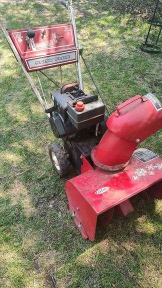 MTD 316-230 Snow Blower, 22" Clearing Width, 5 HP Engine