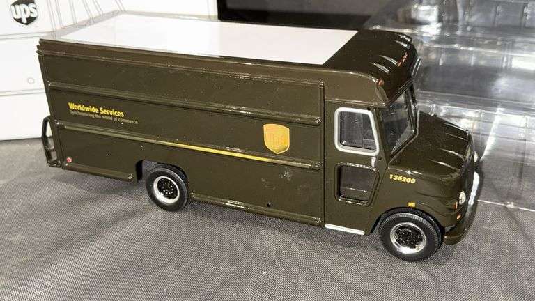UPS P100 1997 Die-Cast Model Vehicle, 1/30 Scale, Original Packaging