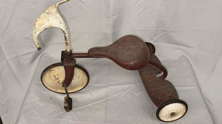 Vintage Red and White Metal Tricycle, 22x14x16 inches