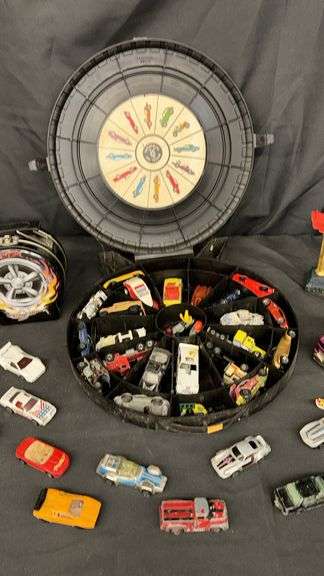 Hot Wheels Super Rally Case by Mattel with Die-Cast Cars, Trophy, Belt Buckle