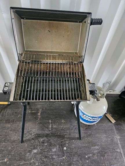 Broil King Porta-Chef Propane Grill, 20,000 BTU, Serial T-099520