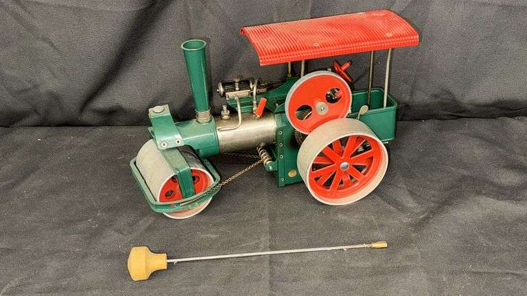 Wilesco Old Smoky Model Steam Roller, Green and Red, Solid Fuel