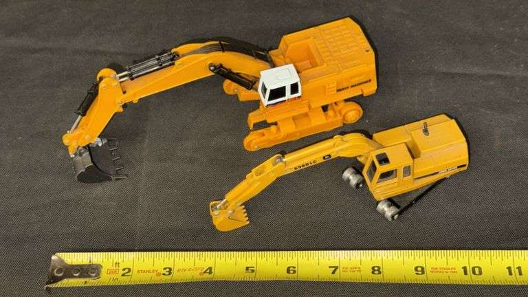 John Deere 6900LC Die-cast Model Excavator by Ertl, Yellow