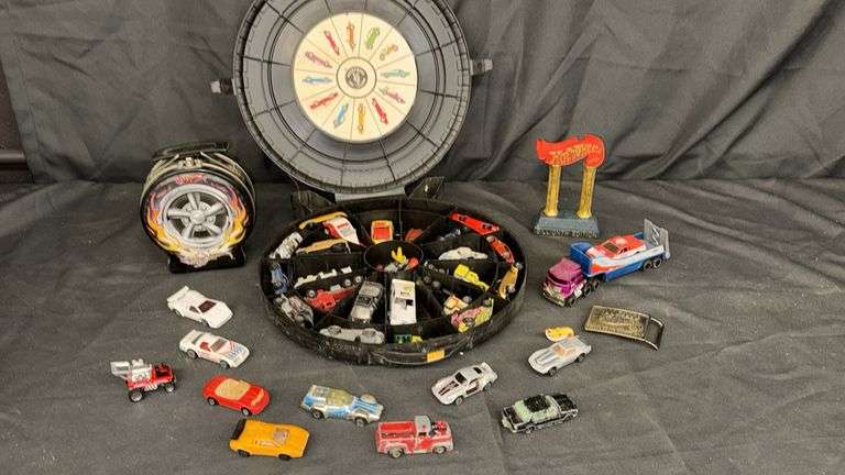 Hot Wheels Super Rally Case by Mattel with Die-Cast Cars, Trophy, Belt Buckle