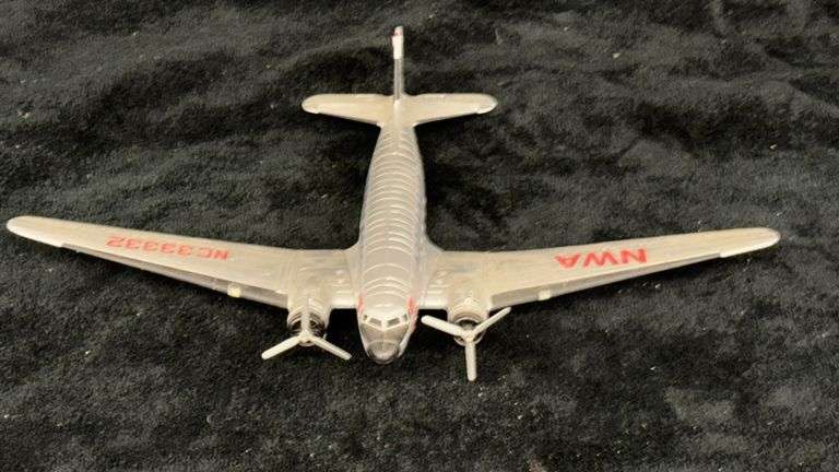 ERTL DC-3 Diecast Model Airplane, Northwest Airlines Livery, Serial NC33332