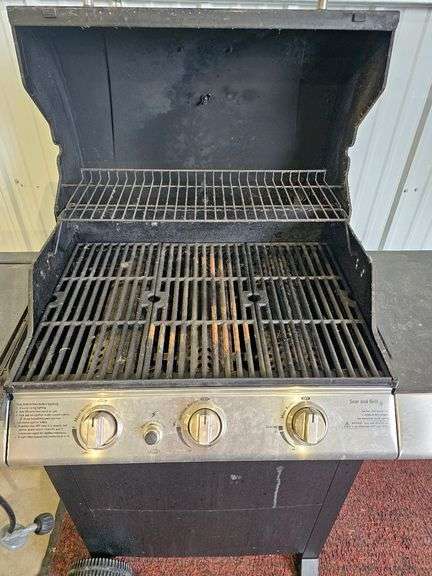 Kenmore 415.1613801 Outdoor Gas Grill, 4 Burners, Liquid Propane, Black