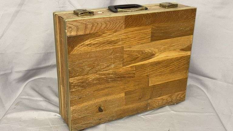Wooden Briefcase, 19x5x14.5 inches, Metal Clasp, Plastic Handle