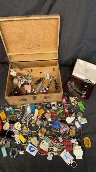 Vintage Keychain Collection with Yamaha & Harley-Davidson Logos, Wooden Box