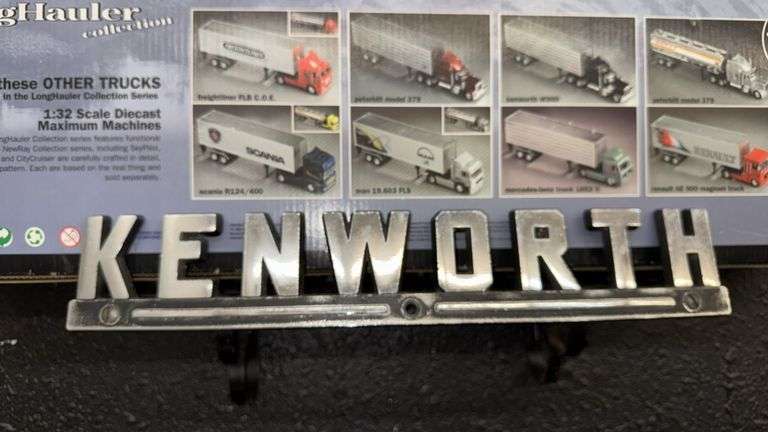 Kenworth W900 Diecast Model Truck 1:32 Scale by NewRay LongHauler and Kenworth Shelf
