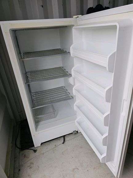 Frigidaire FFU14C3AW0 Commercial Freezer, 27x29x59, Serial WB23841238