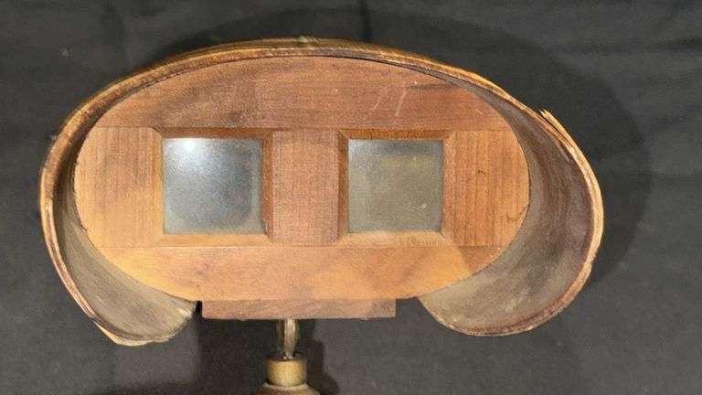 Antique Wood & Brass Stereoviewer Underwood & Underwood with Dozens of Stereoscope Cards