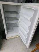 Frigidaire FFU14C3AW0 Commercial Freezer, 27x29x59, Serial WB23841238