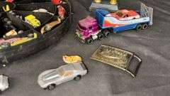 Hot Wheels Super Rally Case by Mattel with Die-Cast Cars, Trophy, Belt Buckle