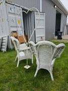 Wicker Lawn Chairs with Heart-Shaped Metal Arch, White, 28"x22"x41"