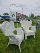 Wicker Lawn Chairs with Heart-Shaped Metal Arch, White, 28"x22"x41"